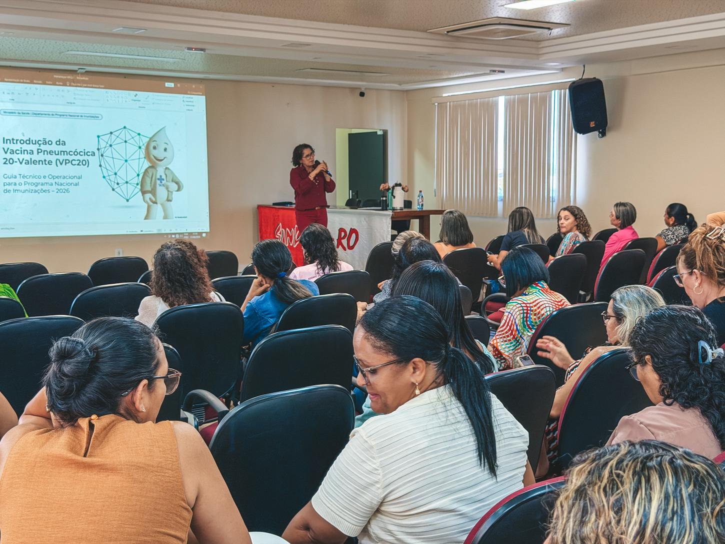 Salas de vacina fecham por um dia para capacitar profissionais e reforçar a segurança da população