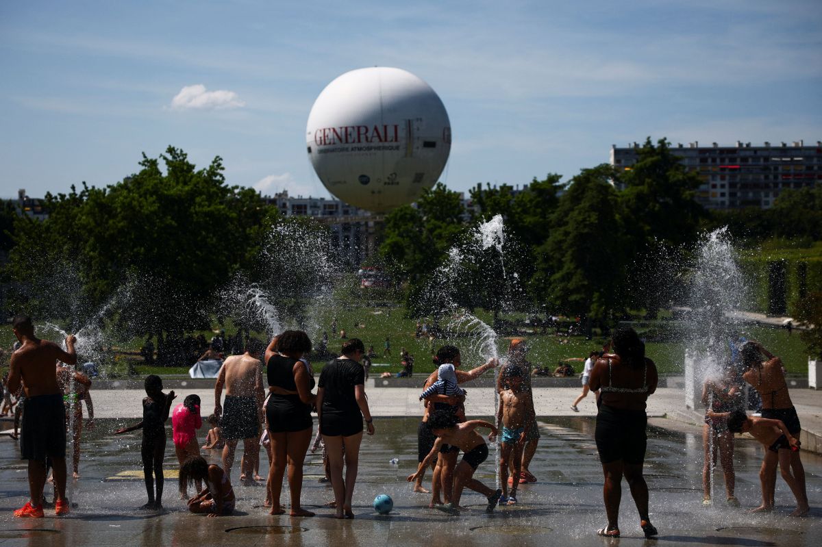 Turistas deixam Paris mais cedo após sofrerem com onda de calor