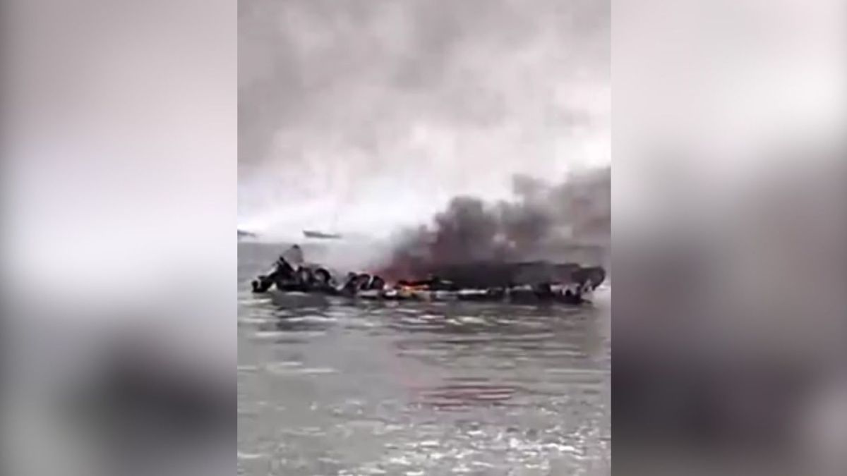 Vídeo: Incêndio atinge 35 embarcações em cais de pesca no Equador