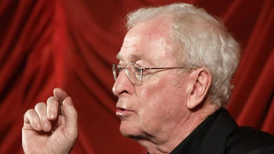 Voz de Michael Caine foi recriada por IA para audiolivro de “A Odisseia”
