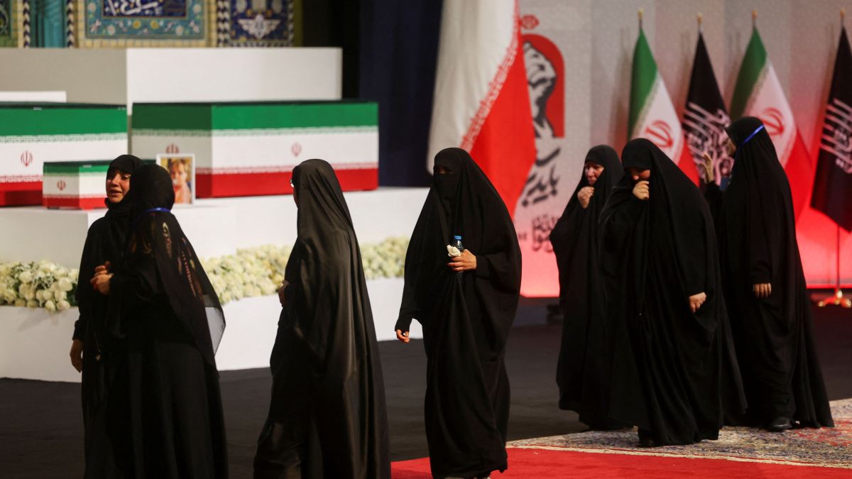 Análise: Irã tenta passar força em funeral de Ali Khamenei