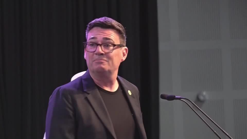 Andy Burnham se torna premiê com promessa de “reestruturar” o Reino Unido