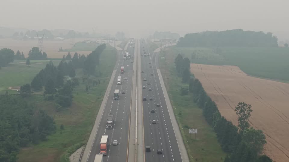 Autoridade do Canadá rebate críticas de Trump sobre incêndio florestal