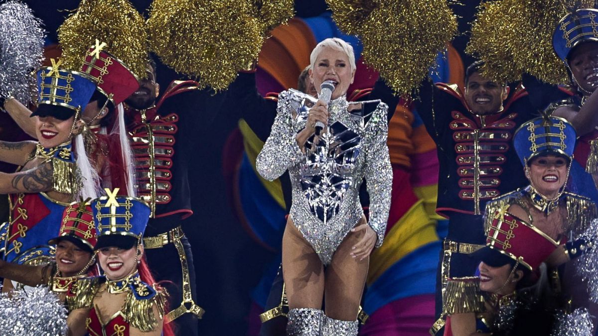 Botas, ombreiras e mais: os looks de Xuxa na turnê “O Último Voo da Nave”