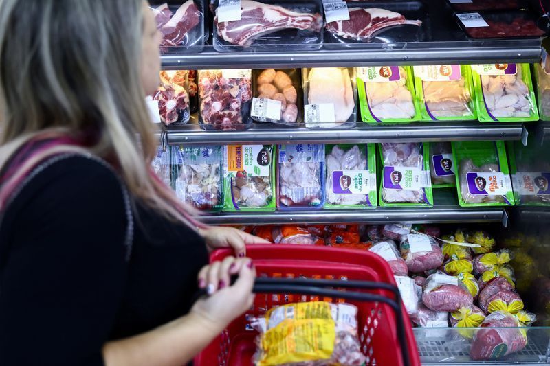 Brasileiro gasta mais de R$ 1 mil por mês no supermercado, mostra estudo