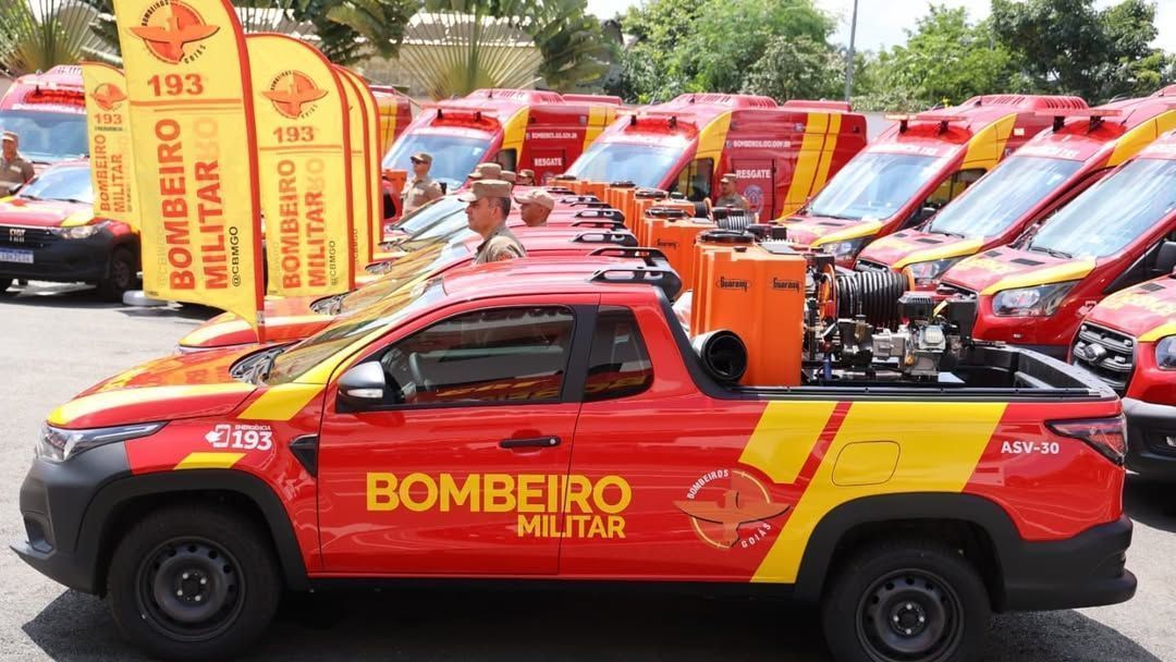 Caminhão de Amado Batista atinge três imóveis em GO; ninguém ficou ferido