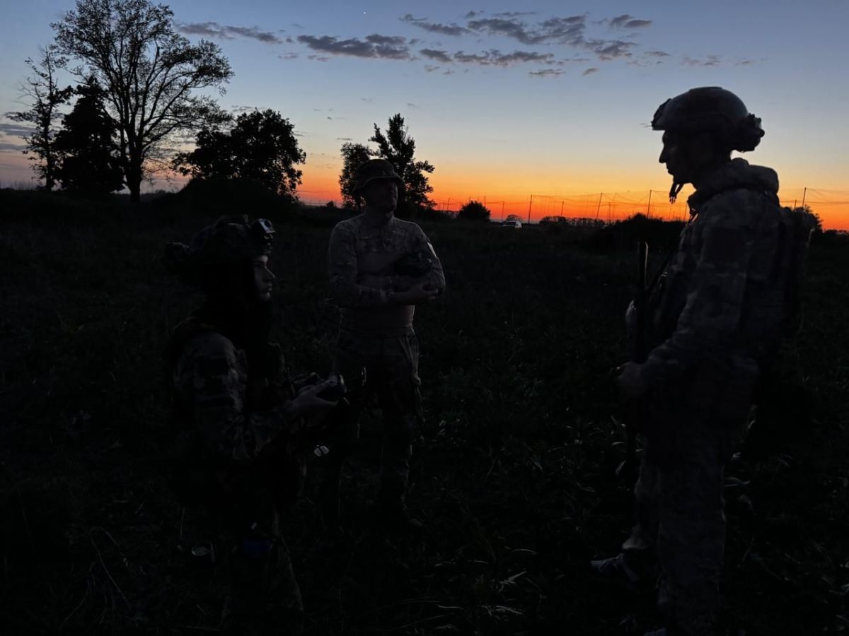 CNN mostra caçada de soldados ucranianos a drones russos na linha de frente