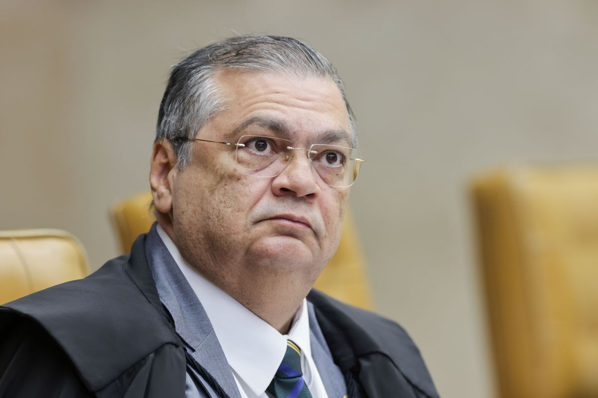 Dino manda notificar estados sobre pendências em “emendas Pix” para eventos