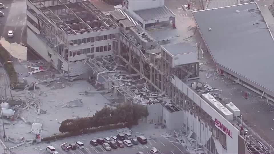 Duas pessoas morrem em desabamento de shopping após terremoto no Japão