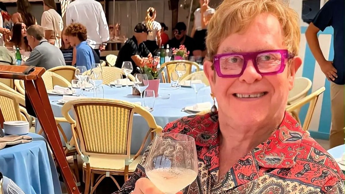 Elton John comemora 36 anos de sobriedade: “Grato por cada dia”