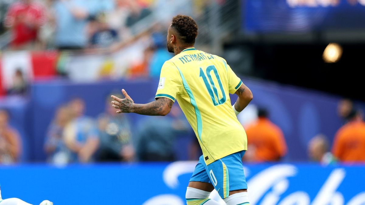 Em meio à eliminação, Neymar alcança marca de Pelé em Copas do Mundo