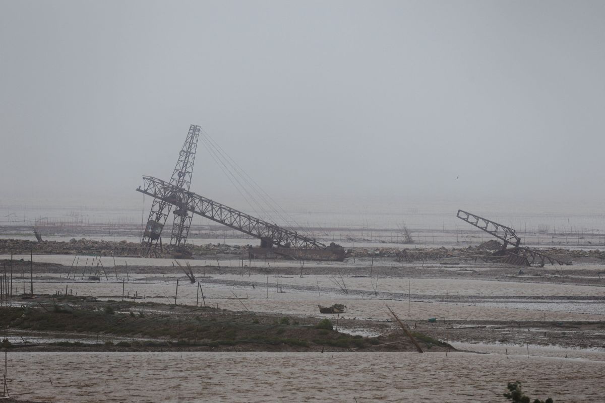 Enchentes no norte da China deixam bairros submersos em dois metros de água
