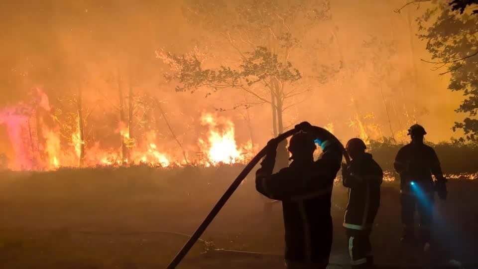Incêndios na França e Espanha forçam a retirada de mais de 250 mil pessoas