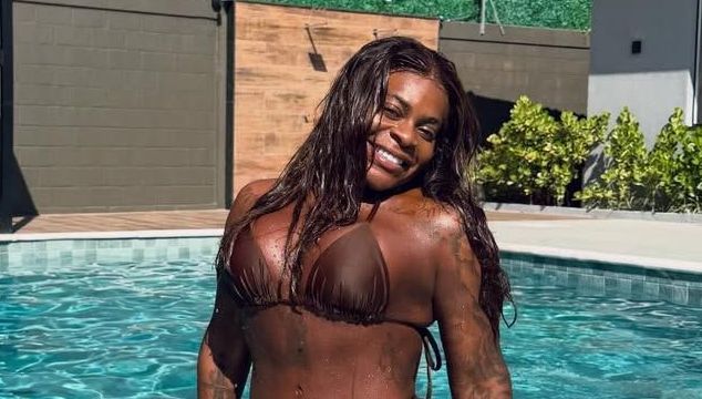 Jojo Todynho mostra cicatriz após retirar excesso de pele das axilas