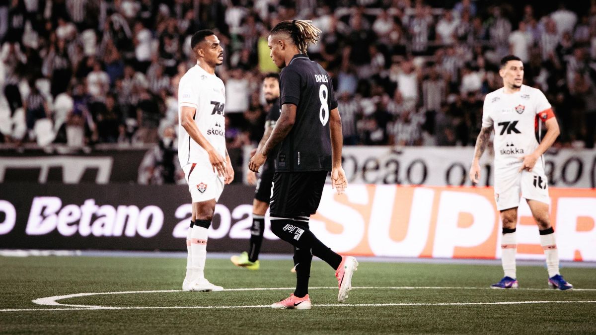 Leila Pereira se posiciona sobre fim da negociação do Palmeiras por Danilo