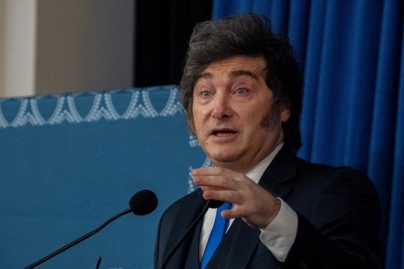 Milei anuncia restrições a estrangeiros que atacarem a Argentina