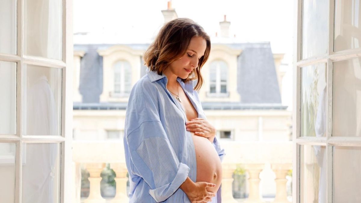 Natalie Portman mostra barrigão da 3ª gravidez: “Contando os dias”
