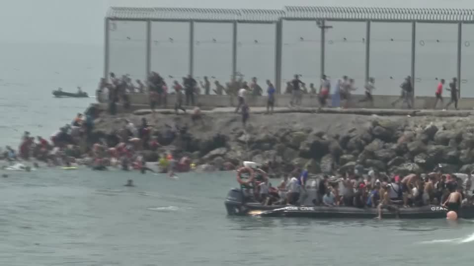 Nove imigrantes morrem tentando cruzar fronteira entre Marrocos e Espanha