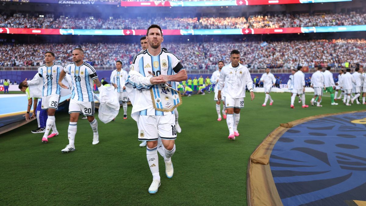 O que a Argentina precisa mudar contra Inglaterra após sustos no mata-mata