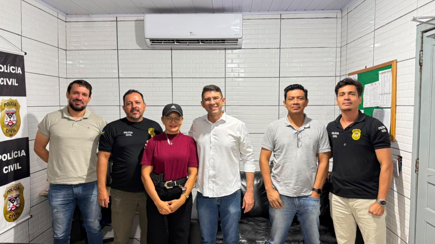 Pedro Geovar realiza visita institucional à DEFLAG e acompanha demandas da Polícia Civil
