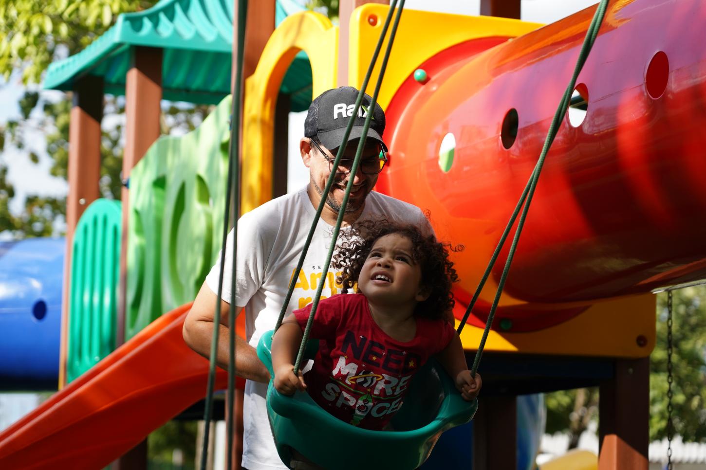 Playgrounds transformam praças em espaços de diversão