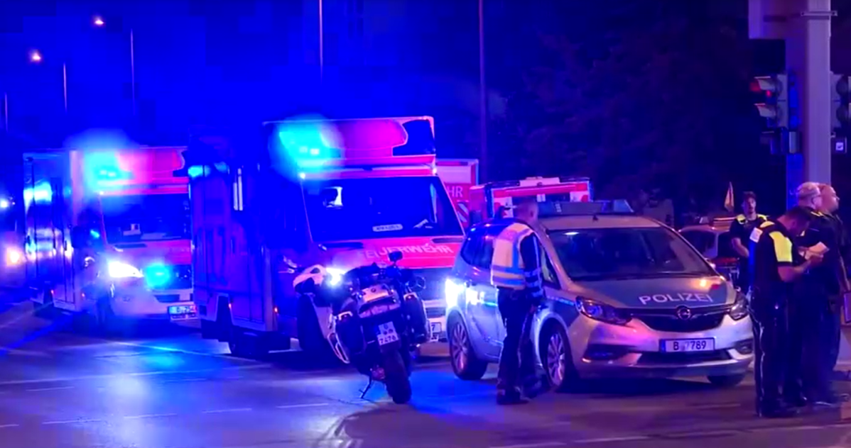 Polícia busca suspeito de avançar com carro contra multidão em Berlim