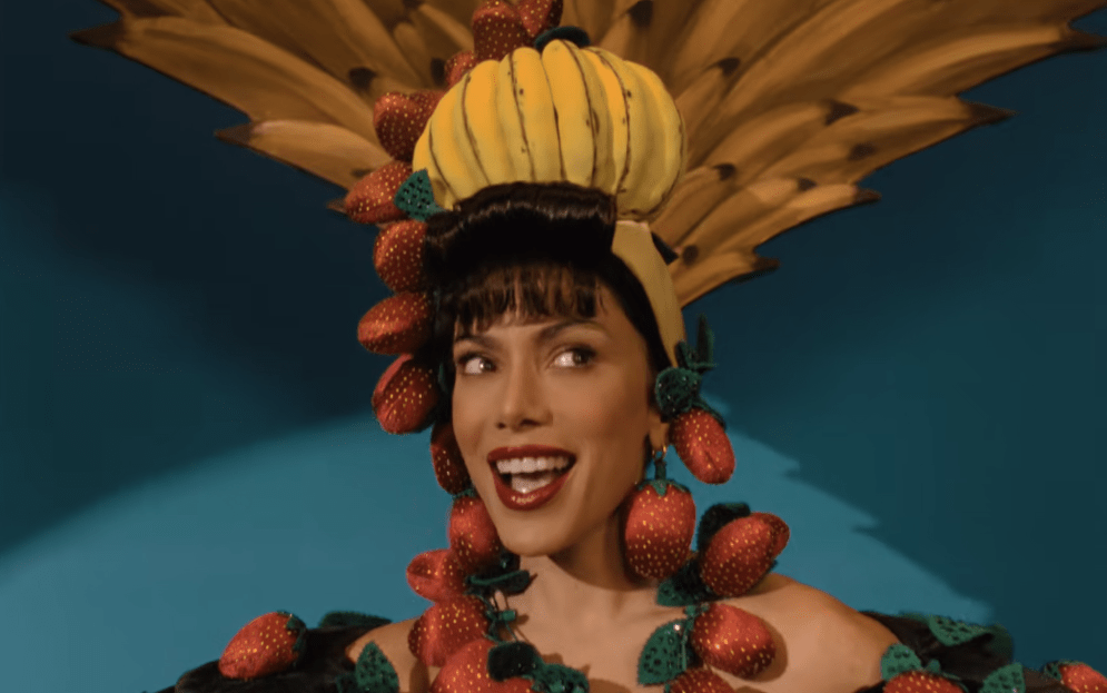 Por que Anitta fala de Carmen Miranda em clipe? Cantora aponta relação