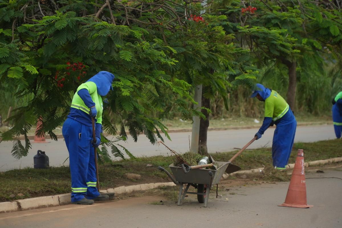 Prefeitura intensifica limpeza em espaços públicos na capital