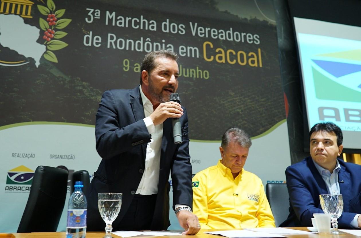 Programa educacional de Cacoal é inspirado em modelo criado por Hildon Chaves em Porto Velho