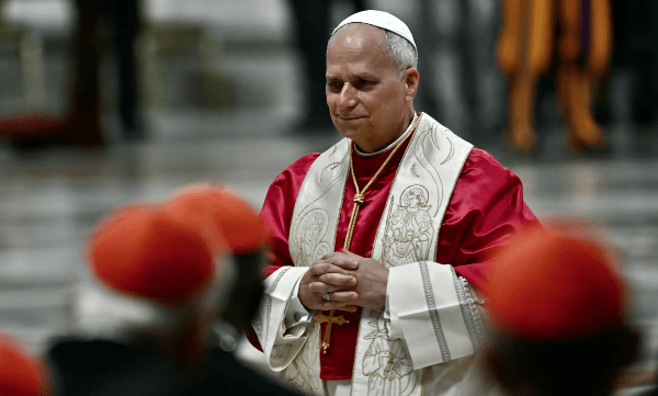 Sem aprovação do papa, grupo ultraconservador planeja ordenar bispos