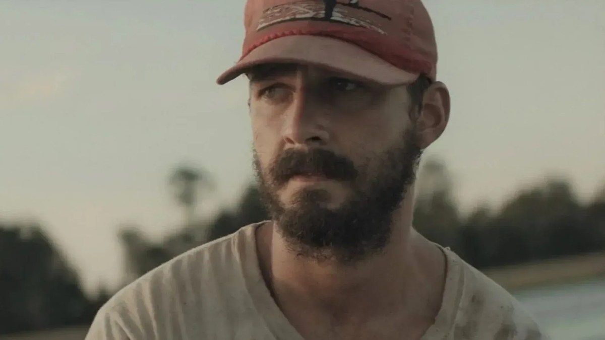 Shia Labeouf revela que pai levou tapa de atriz em set de filme