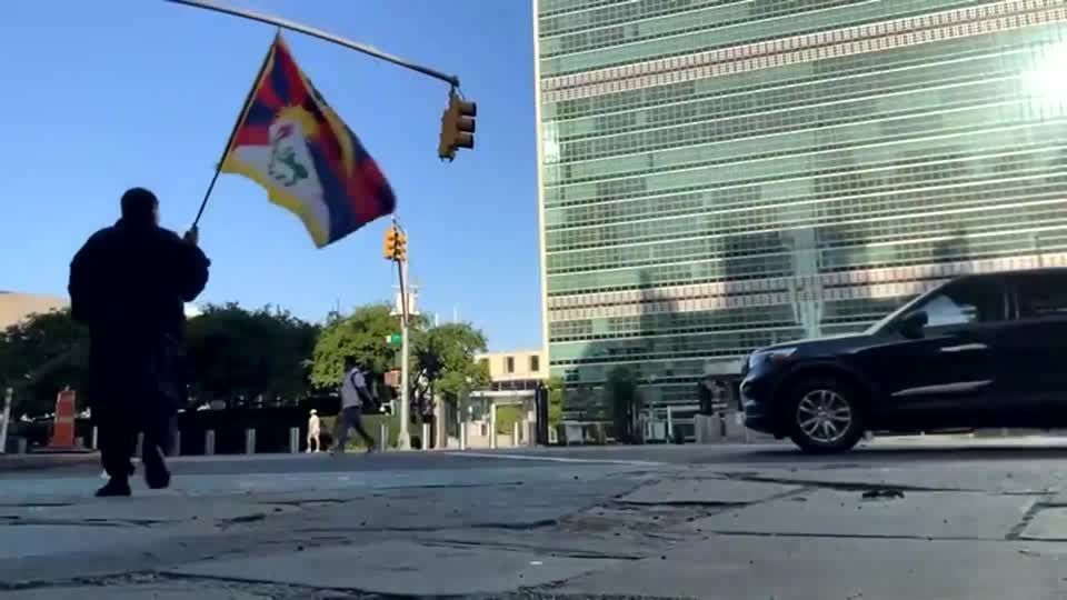 Tibetano morre após atear fogo ao próprio corpo perto da sede da ONU em NY