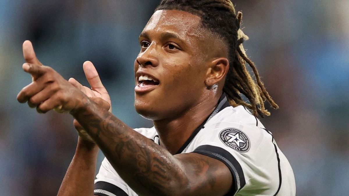 Vai ficar? Danilo se reapresenta e treina com o grupo principal do Botafogo