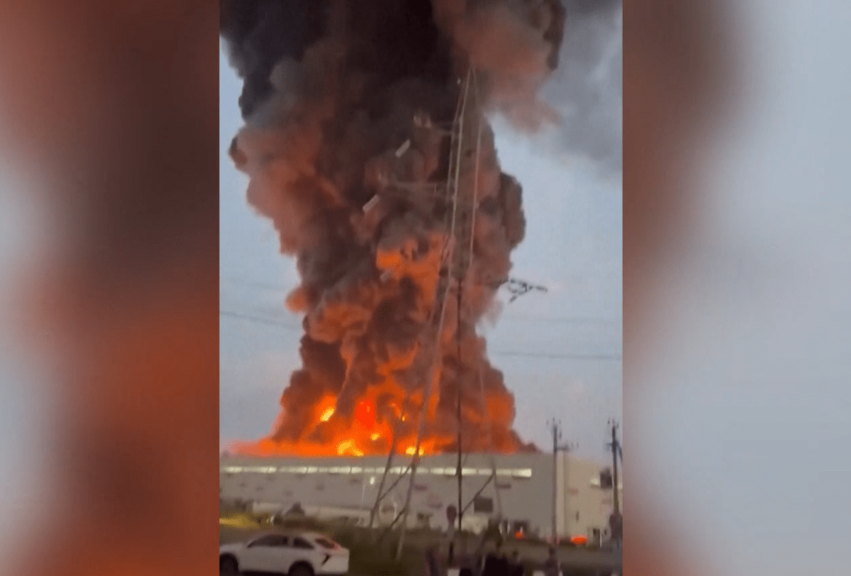Vídeo: Ataque da Ucrânia em armazém russo causa enorme coluna de fumaça