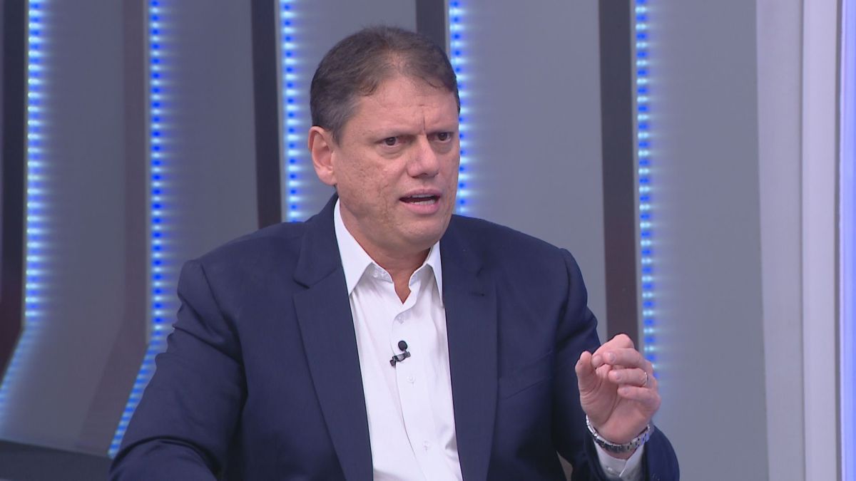 À CNN, Tarcísio diz que empresa do filho não tem relação com o governo