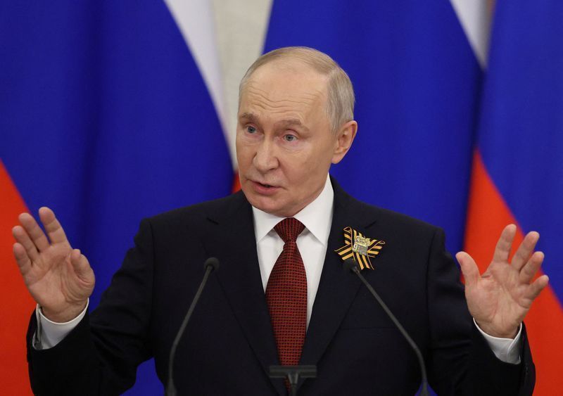 Análise: Putin tenta evitar “maldição de agosto” da Rússia em meio à guerra
