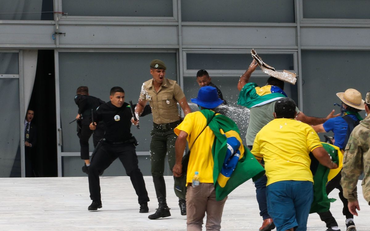 Análise: Relato de ex-chefe da FAB expõe crise militar na trama golpista