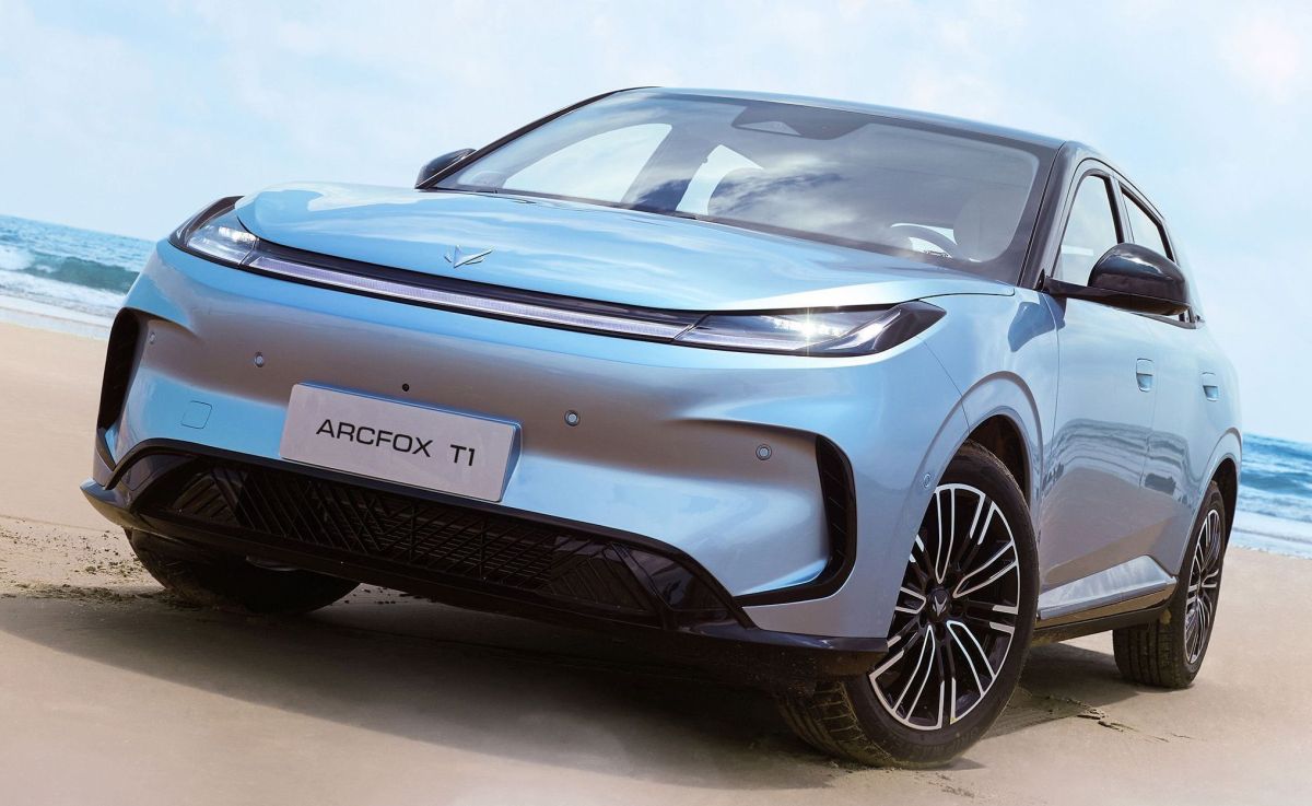 Arcfox T1: conheça o hatch elétrico que promete incomodar BYD e Geely