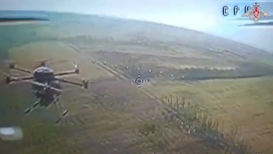 Ataque de drones provoca incêndio em refinaria russa e deixa dois mortos