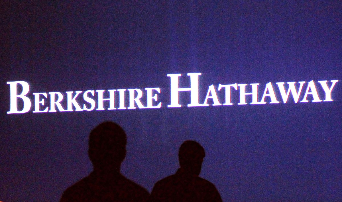 Berkshire mantém aposta no petróleo e alerta para impacto de guerras