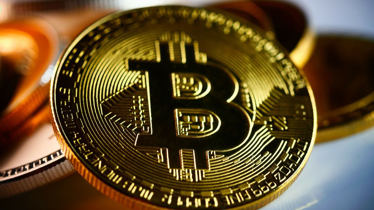 Bitcoin opera em alta com cenário macroeconômico e avanços de empresas tech