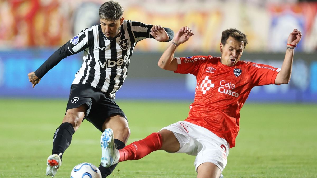 Botafogo leva baile na altitude e é goleado pelo Cienciano na Sul-Americana