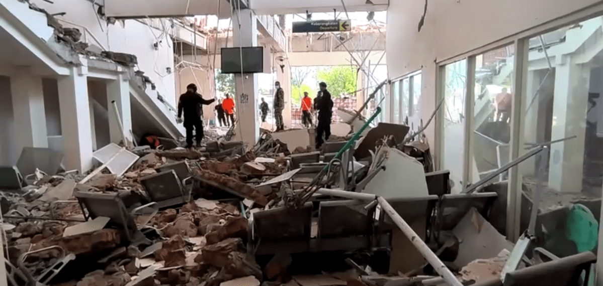 Buscas por sobreviventes continuam após forte terremoto na Indonésia
