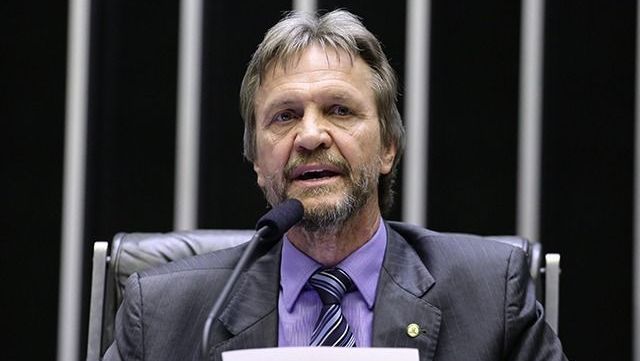 Câmara adia votações previstas para esta terça após líder do PT passar mal