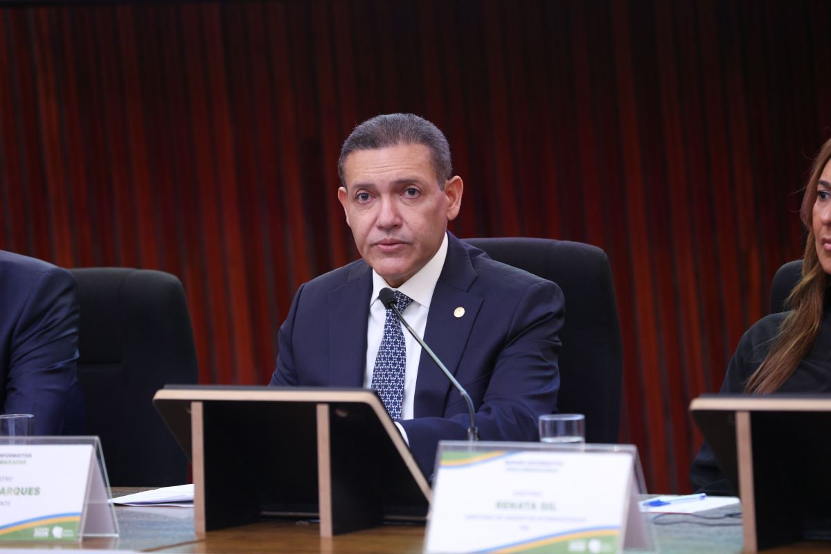 Campanha entra na segunda semana sem TSE definir limites para uso de IA