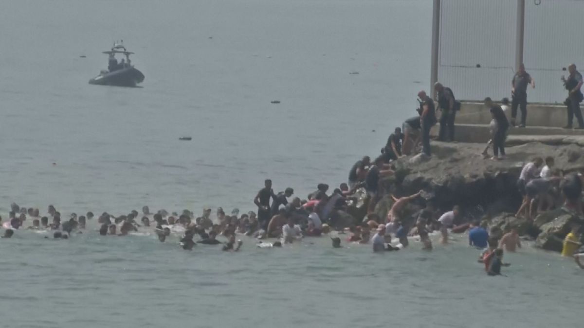 Ceuta enterra primeiros imigrantes mortos em travessia em massa