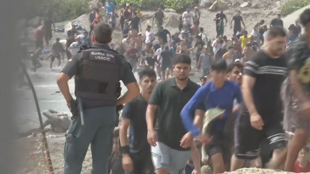 CNN mostra de perto migração em massa em Ceuta e operações fronteiriças