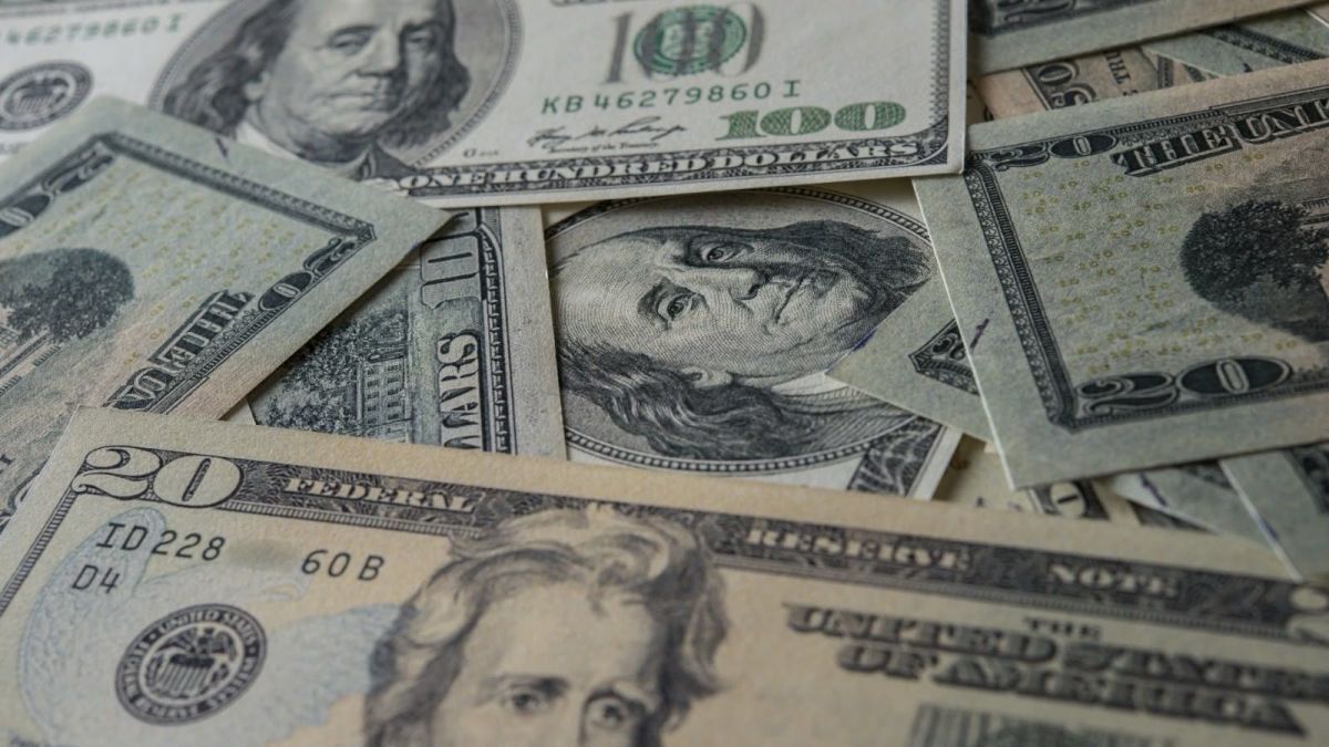 Converter dólar em real: como fazer a melhor escolha e pagar menos taxas