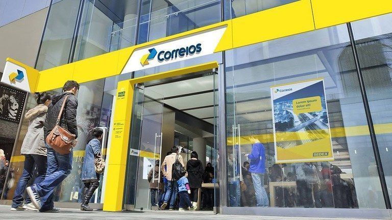 Correios não deveriam tirar dinheiro da saúde e educação, diz especialista