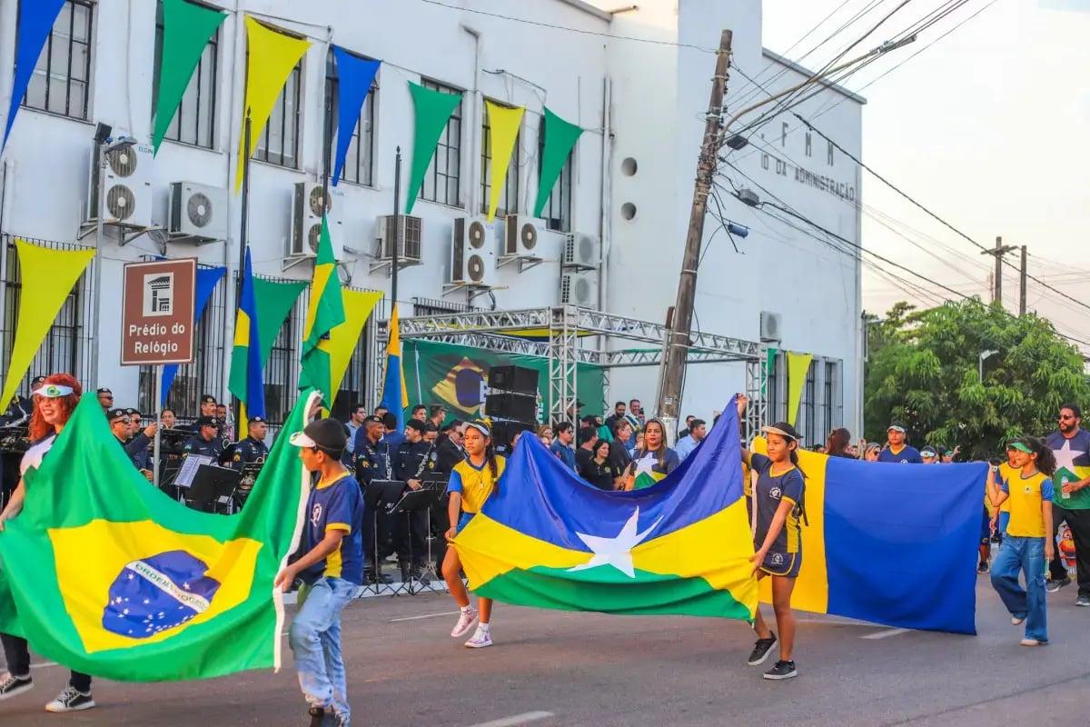 Desfile cívico em Porto Velho celebra a Independência do Brasil com escolas municipais